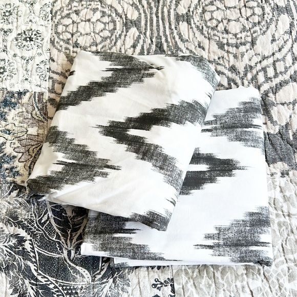 Two Twins Duvet Chevron-motif bedding from Dwell, West Elm - Picture 11 of 15